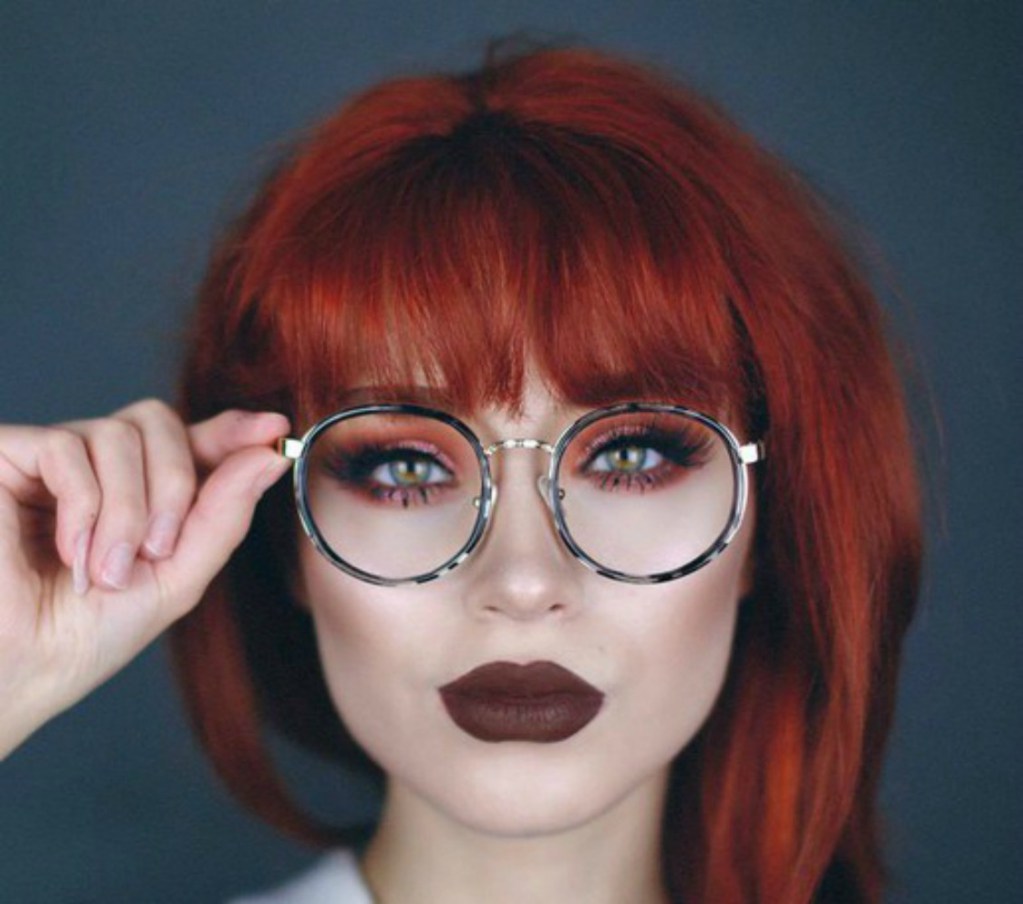 E thotë studimi, nëse mban syze, je më inteligjent!