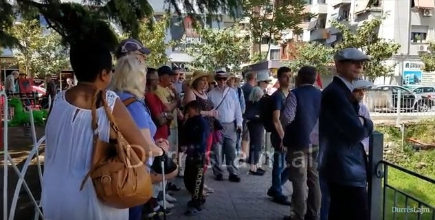 Durrësi kthehet në kryeqytetin e turistëve të huaj (VIDEO)