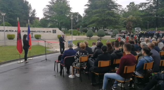 Xhafaj: Jo vetting me kleçka, do ndahemi nga ata që na njollosin uniformën