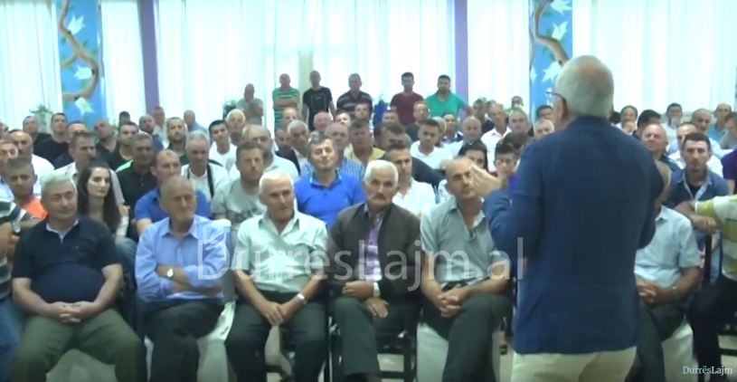 Protesta e 26 majit/ Xhaferri takim me banorët e Ish-Kënetës: Të largojmë ministrat e drogës (VIDEO)