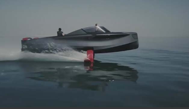 “Foiler” yahti që fluturon, ngrihet një metër e gjysmë nga uji