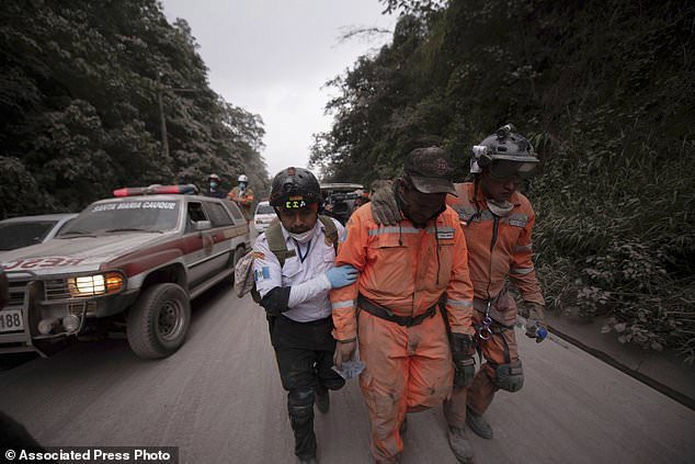 “Fuego” shkrumbon Guatemalën, viktima dhe gjithçka e mbuluar nga hiri (VIDEO+FOTO)