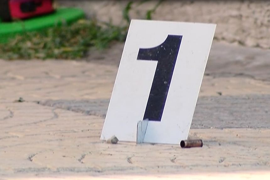 Plumb rikoshet në drejtim të 31-vjeçarit, plagoset jashtë lokalit