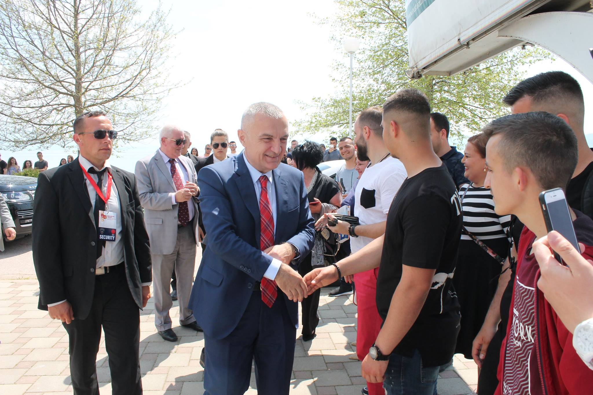 Presidenti Ilir Meta viziton Universitetin Ndërkombëtar të Strugës (FOTO)