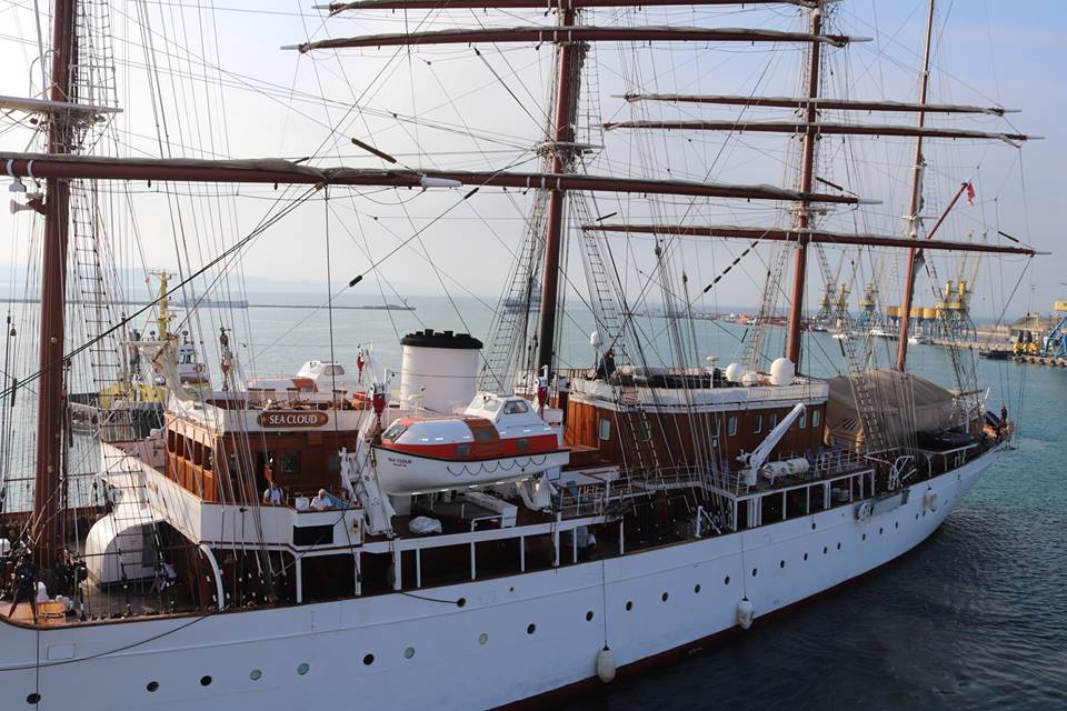 Veliera turistike “Sea Cloud” në portin e Durrësit (FOTO)