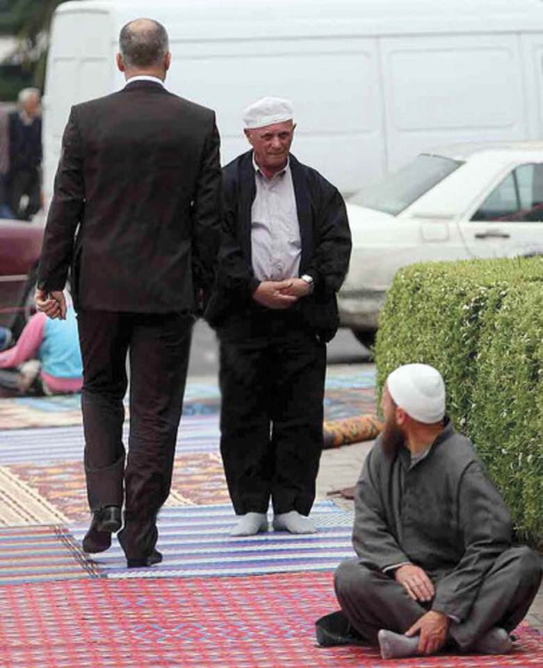 Ish-ministri sulmon Ramën: Bën sikur i respekton Myslimanët, më parë i shkelte me këmbë