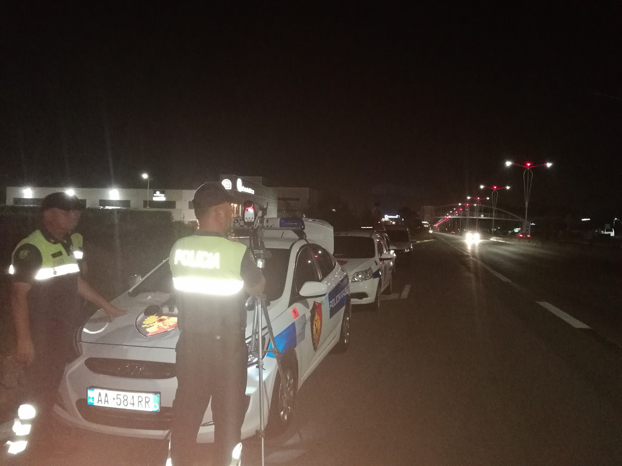 (VIDEO) Me 200 km/h, i riu nga Durrësi me shpejtësi skëterrë sfidon policinë por …