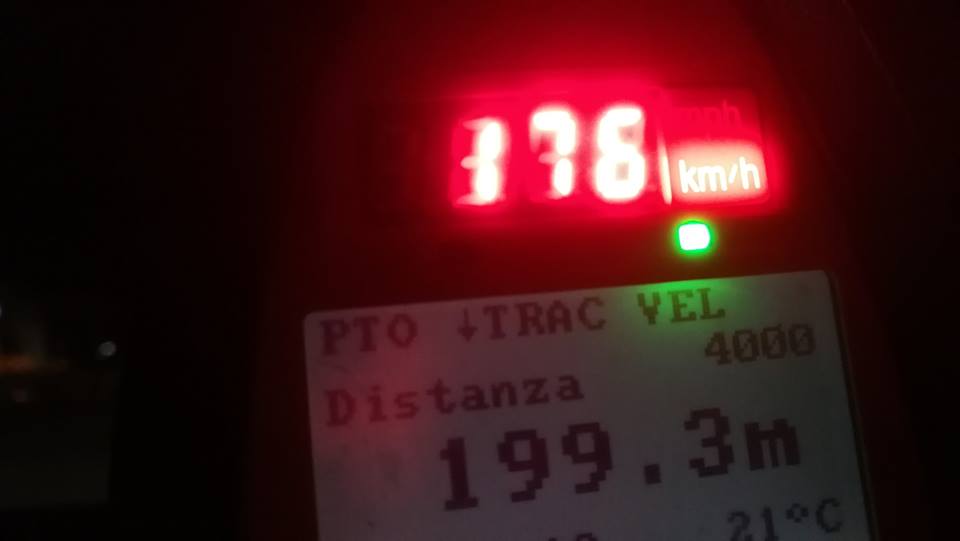 Me shpejtësi marramendëse në autostradën Tiranë-Durrës, policia ndëshkon shoferët