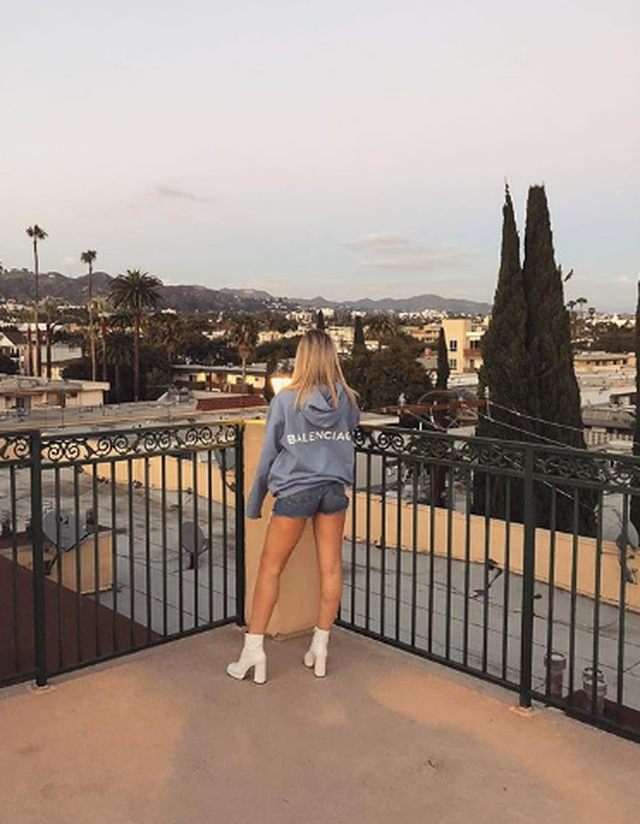 Modelja shqiptare gatuan hallvë gjatë pushimeve në Bahamas