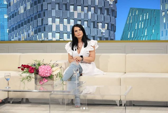 Këngëtarja shqiptare me lot në sy: Nëna ndërroi jetë sapo do fejohesha