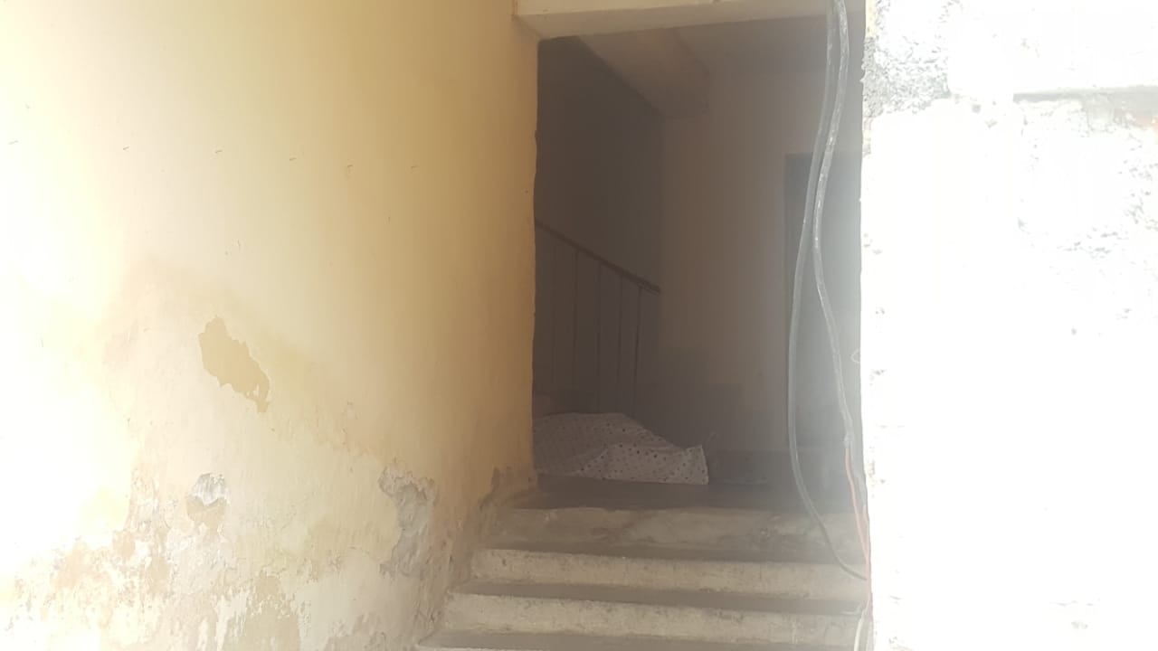 Po bënte punime në katin e tretë, rrëzohet dhe humb jetën (EMRI)