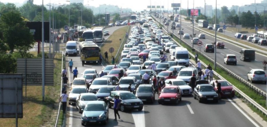 Protesta në Serbi kundër çmimeve të larta të karburanteve