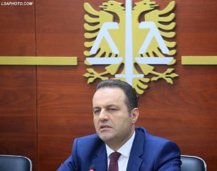 “I shpëtoi vettingut, por Adriatik Llalla ka ende llogari të hapura me drejtësinë shqiptare”