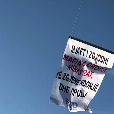 Rama hap sezonin turistik në Vlorë, të rinjtë demokratë i bëjnë një ‘surprizë’
