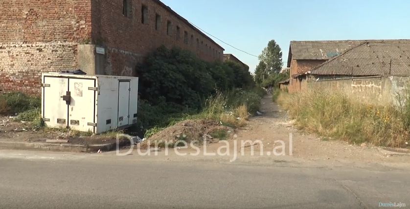 Mungojnë investimet, “Kadri Roshi” në Durrës humbet mes mbeturinash (VIDEO)