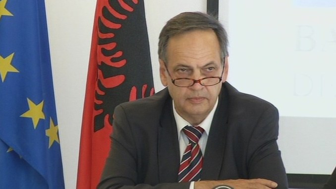 Fleckenstein: Të hapen negociatat më Shqipërinë