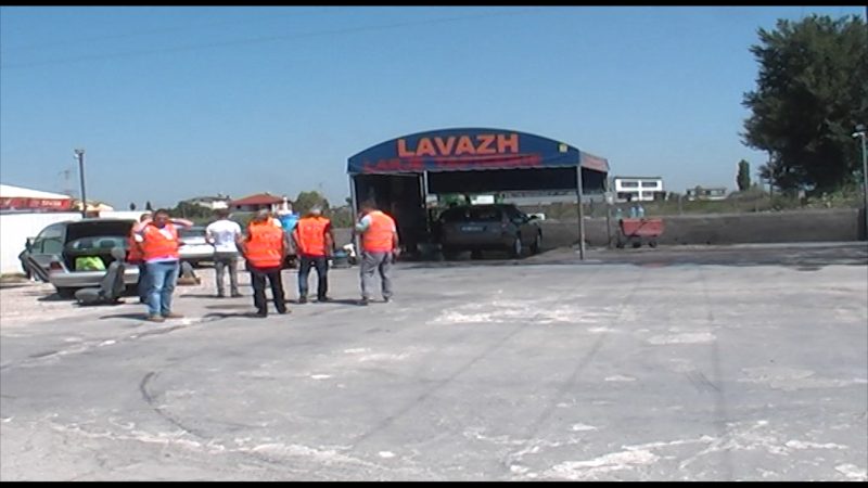 Durrës, makina në lavazh, e vjedhin hajdutët