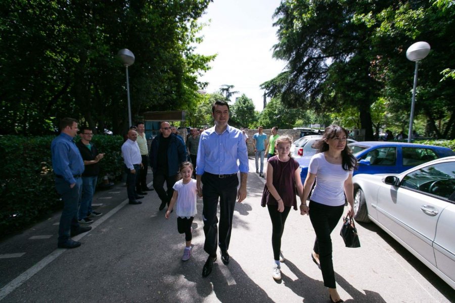 Policia mban në survejim 24 orë në 24 Lulzim Bashën dhe familjen e tij