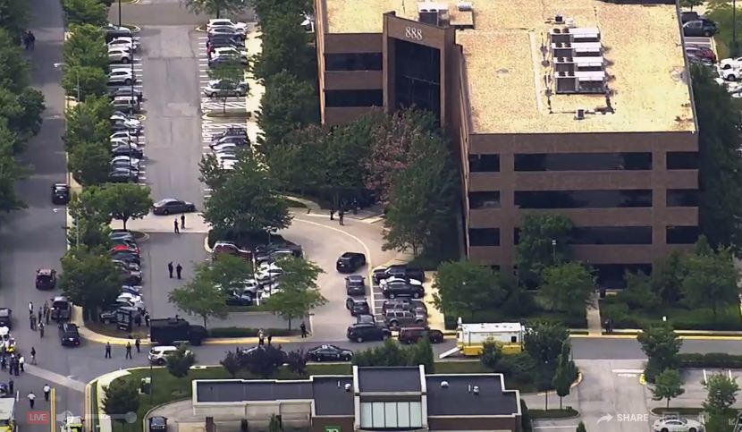 Të shtëna me armë pranë një redaksie në SHBA, 4 të vdekur dhe 20 të plagosur