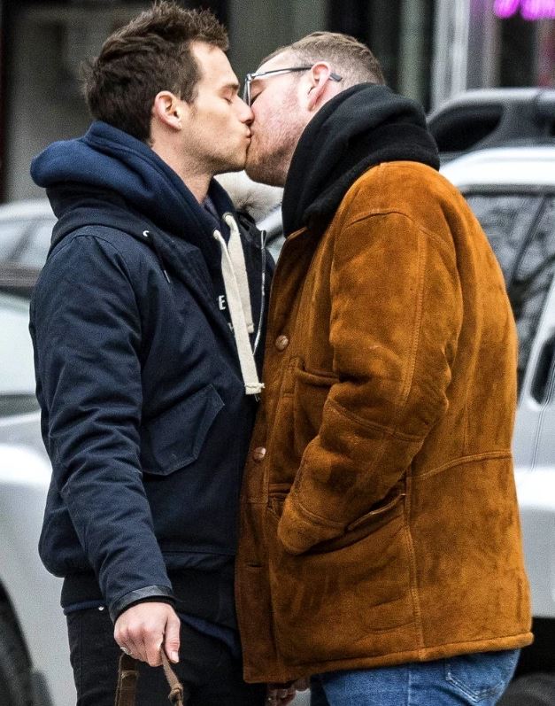 Këngëtari i njohur ndahet nga i dashuri