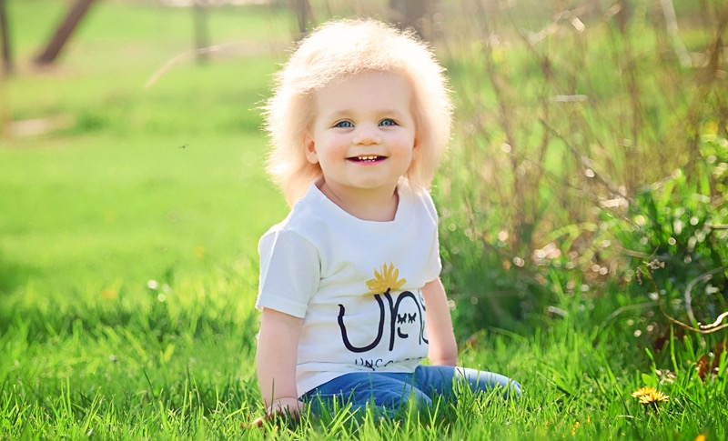 Të shndritshëm, të ashpër dhe të thatë, çfarë e shkakton sindromën e flokëve të pakrehur?