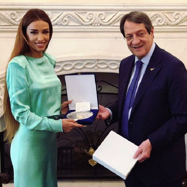 Këngëtarja shqiptare nderohet nga presidenti i Qipros: Nder i madh për mua