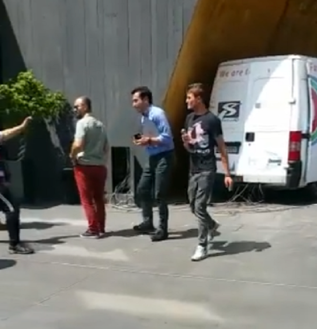 Tentoi të godiste me vezë Erion Veliajn, telashe për 21-vjeçarin