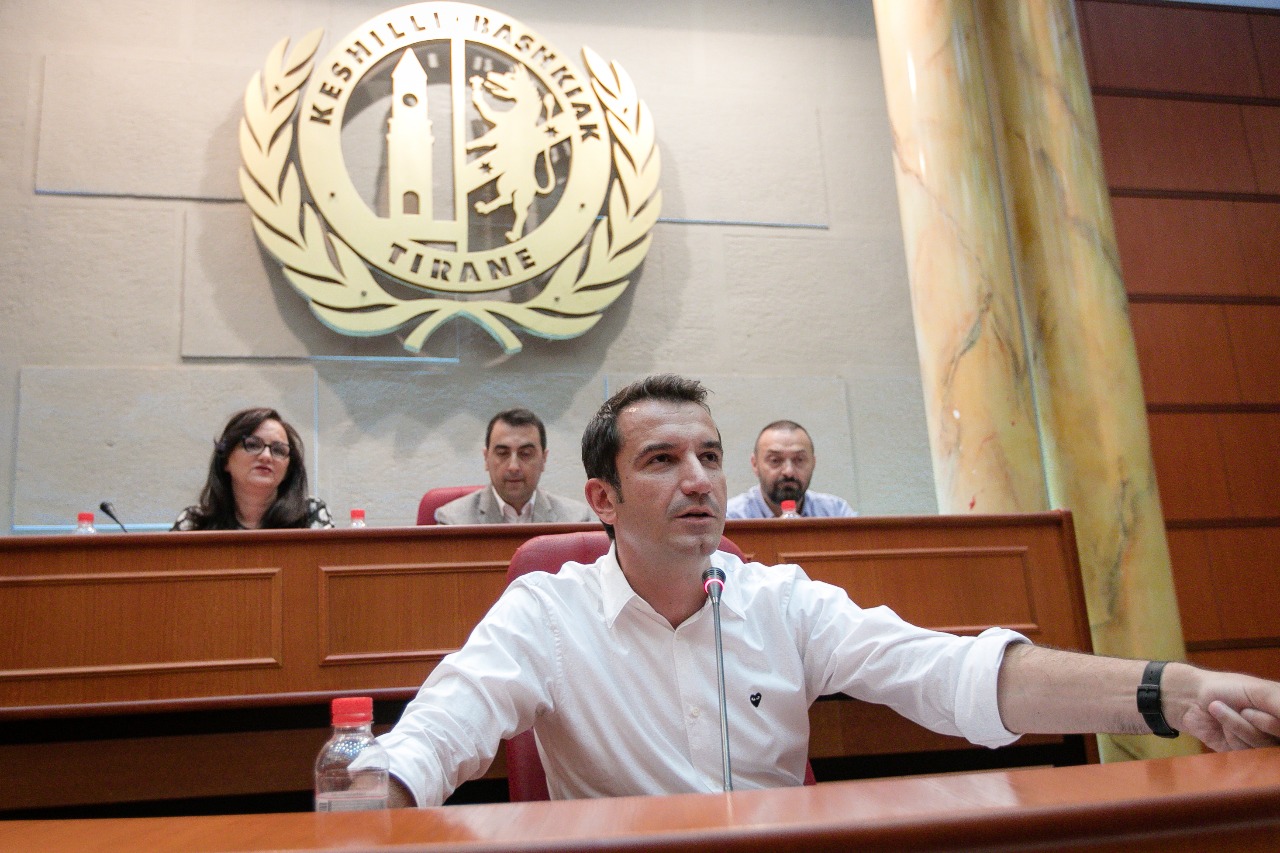 Veliaj: Jap dorëheqjen nëse Bashkia ka harxhuar lekë për koncertet e Ermal Metës e Rita Orës