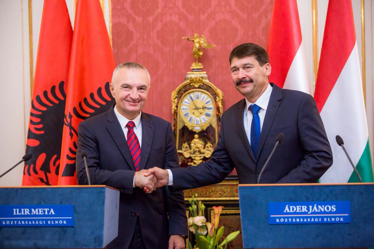 Presidenti Meta takon homologun e tij në Hungari