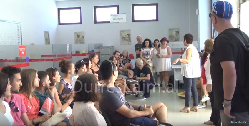 Si punësohen të rinjtë në Durrës. Të huajt inspektojnë Zyrën e Punës (VIDEO)