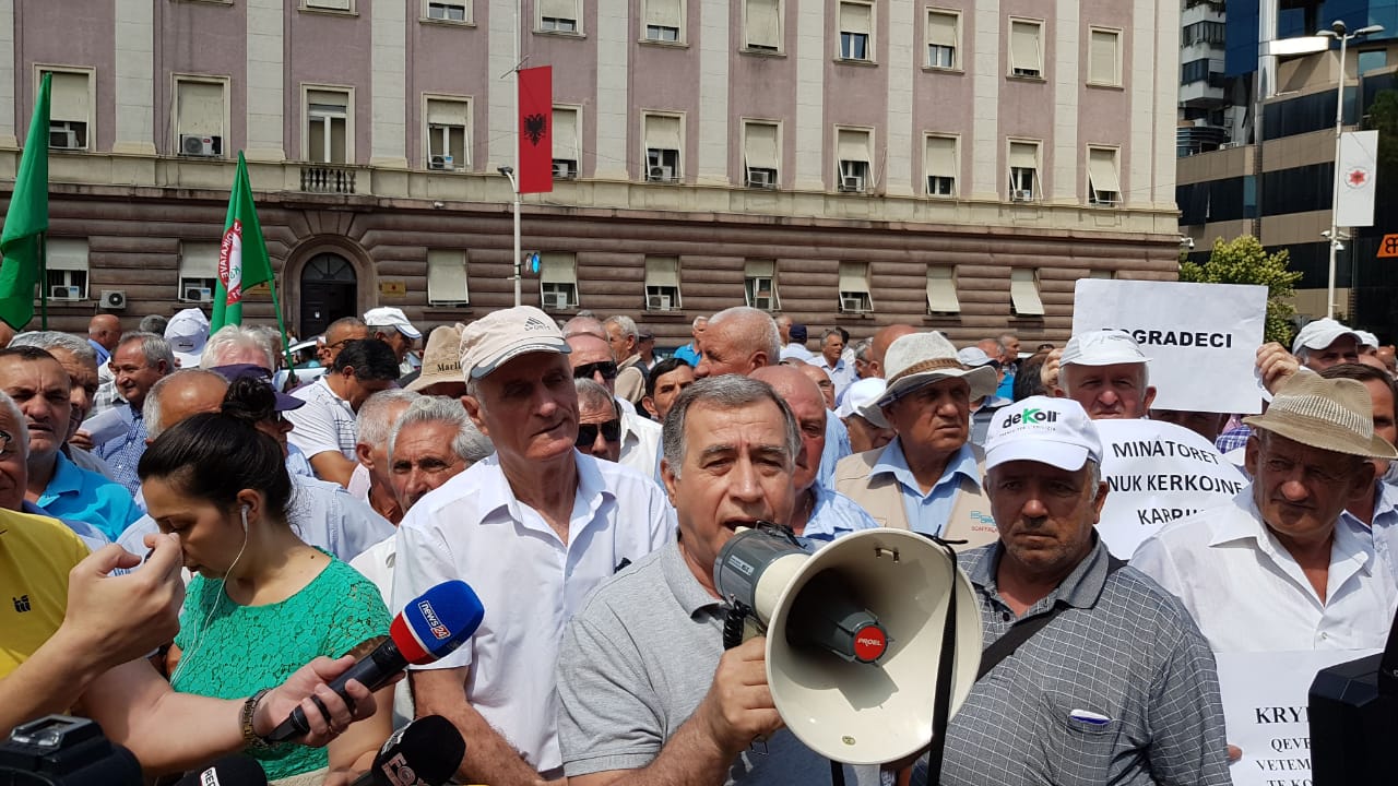 Minatorët protestë para Kryeministrisë: Hajdeni mbani premtimin!