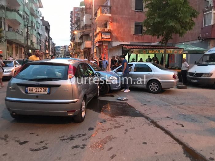 Aksident i trefishtë në Durrës (FOTO)