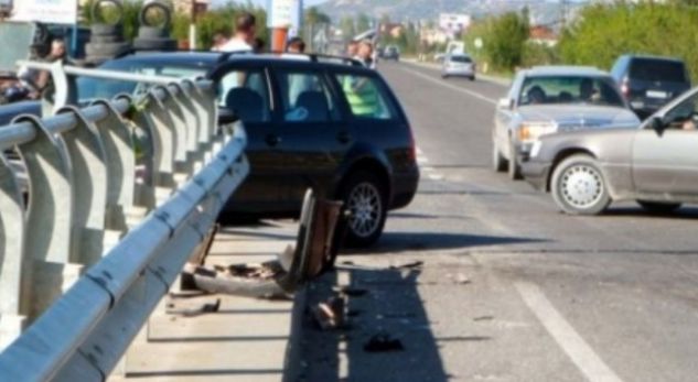 E kap ankthi pasi përfshihet në aksident, i riu tenton t’i japë fund jetës