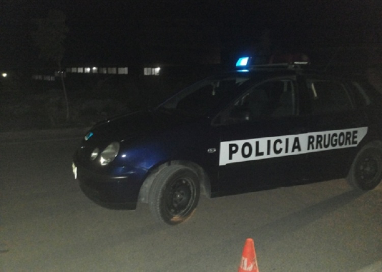 Ktheheshin nga mbrëmja e maturës, 3 të rinjtë bëjnë aksident, plagoset një vajzë