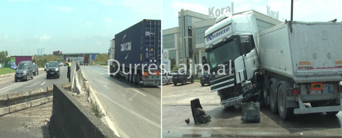 Aksident i rrezikshëm në Durrës, trajleri shkatërron trafikndarësen (FOTO+VIDEO)
