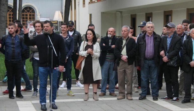 Nis protesta për Teatrin, artistët i bëjnë thirrje Ramës: Tërhiqu nga ligji