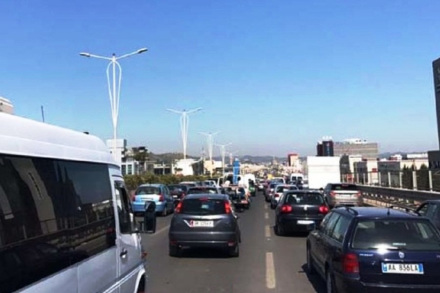 Sezoni turistik/ Udhëzimi i ri: Si do qarkullohet në fundjavë, mjetet që ndalohen dhe oraret