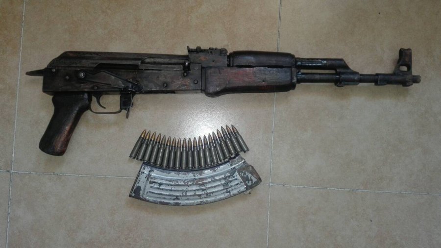 EMRI/ Burri tenton të vrasë të dashurin e gruas, arrestohet