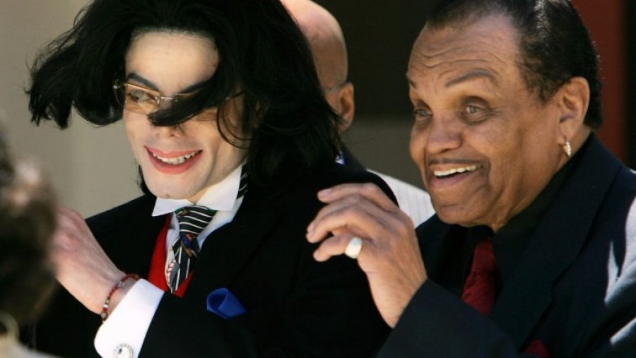 Ndahet nga jeta babai i Michael Jackson
