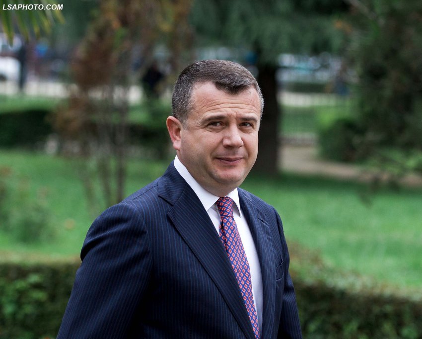 “Garant i 3.4 mln eurove”, pse e anuloi Taulant Balla konferencën me gazetarët?