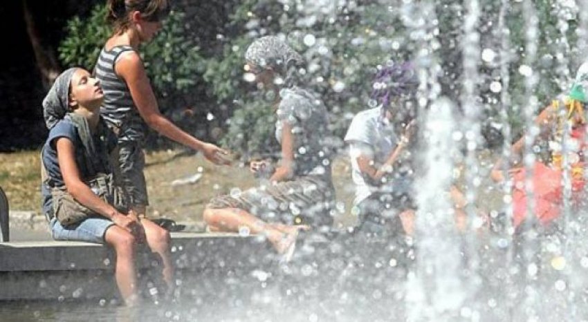 Java nis me temperatura të larta, zonat që rrezikohen nga zjarret dhe reshjet