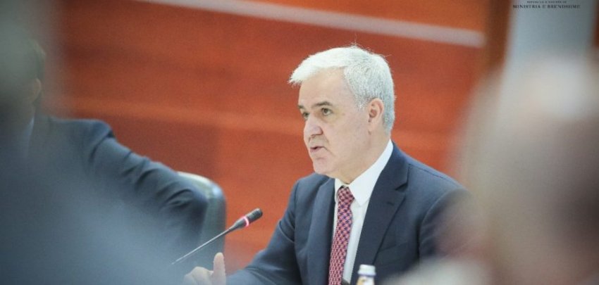 Vetëvrasja e shoferit, reagon Xhafaj: Dhimbje e madhe, kam humbur një njeri të afërt