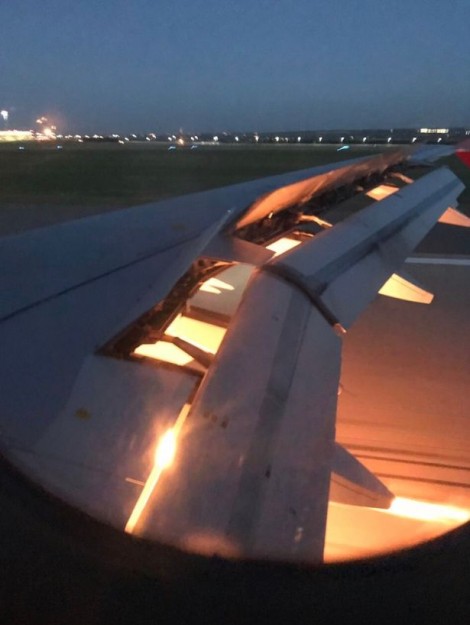 RUSI 2018/ Avioni përfshihet nga flakët me ekipin e futbollit në bord