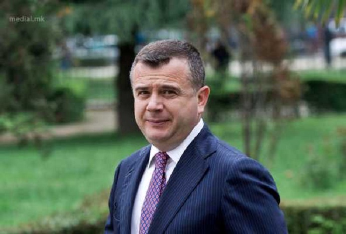 E quajti “Derrkuc me Toyota”, Balla ironizon Palokën: Bathën do e kallzoj nethër!