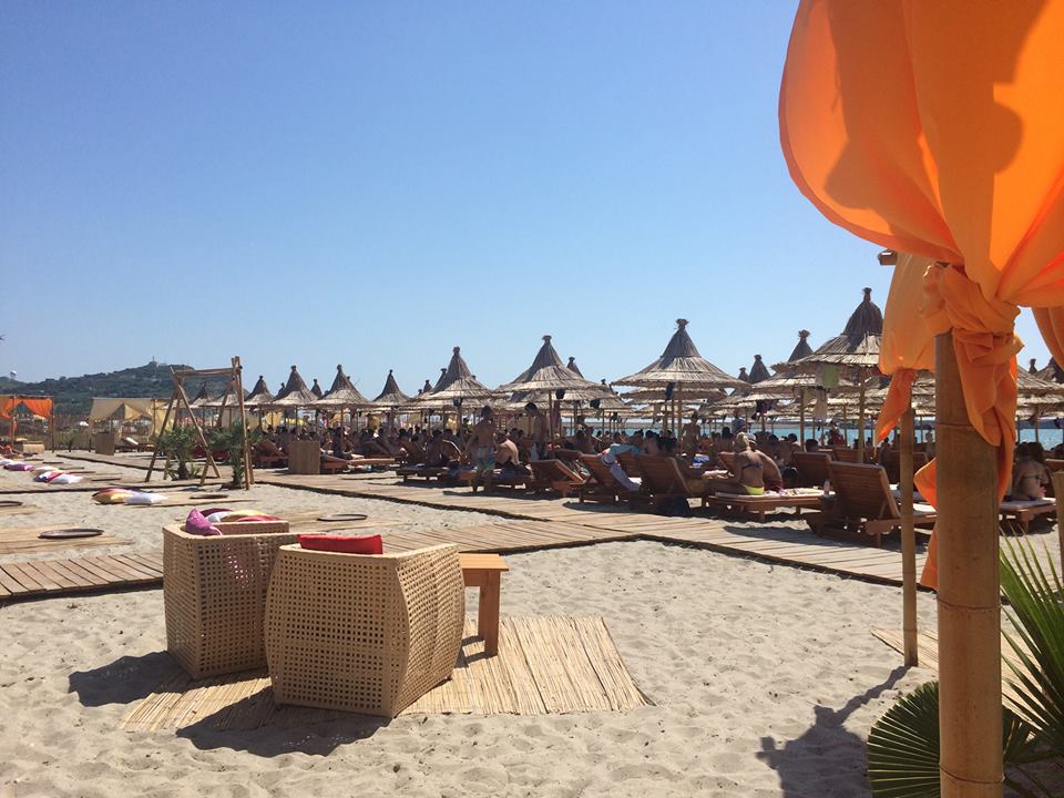 Për një verë sa më të bukur në Durrës, destinacioni juaj duhet të jetë “Bamboo beach” (FOTO)
