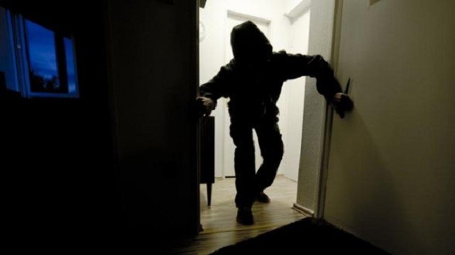 Vidhet banesa e durrsakut, i riu në kërkim “përlan” bizhuteritë