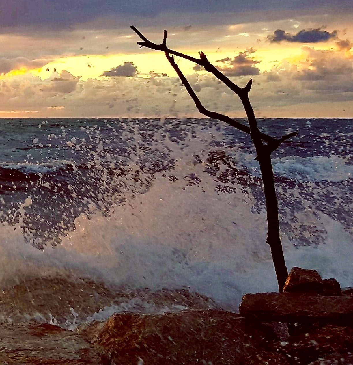 Qendër ciklonare mbi Ballkan. Përse vazhdojnë reshjet? Vjen përgjigjja e sinoptikanëve