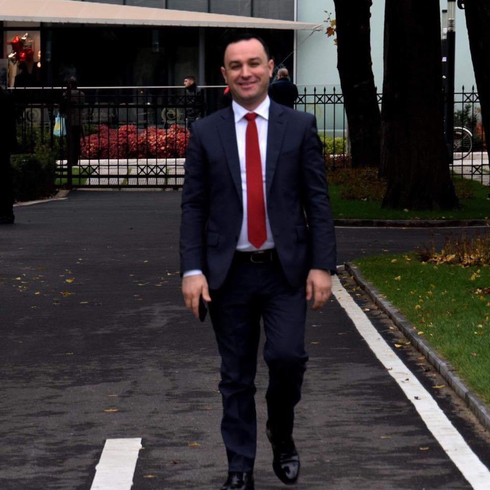 Deputeti i Shijakut zbulon për kë bën tifo në Botëror