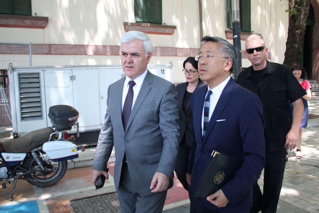 Lu reagon pas takimit me Xhafajn: Po ndjek me vëmendje akuzat