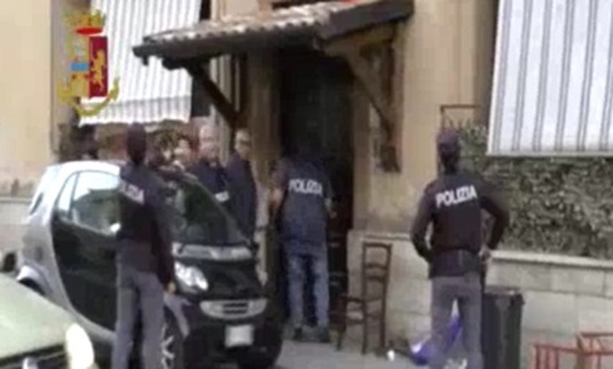 Shkatërrohet banda shqiptare në Itali, çmimet e drogës në muret e pallatit